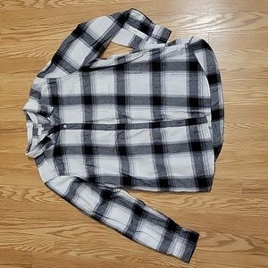 Women's plaid button up